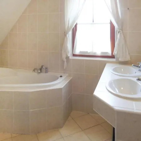 Three-bedroom Holiday In Dolniky